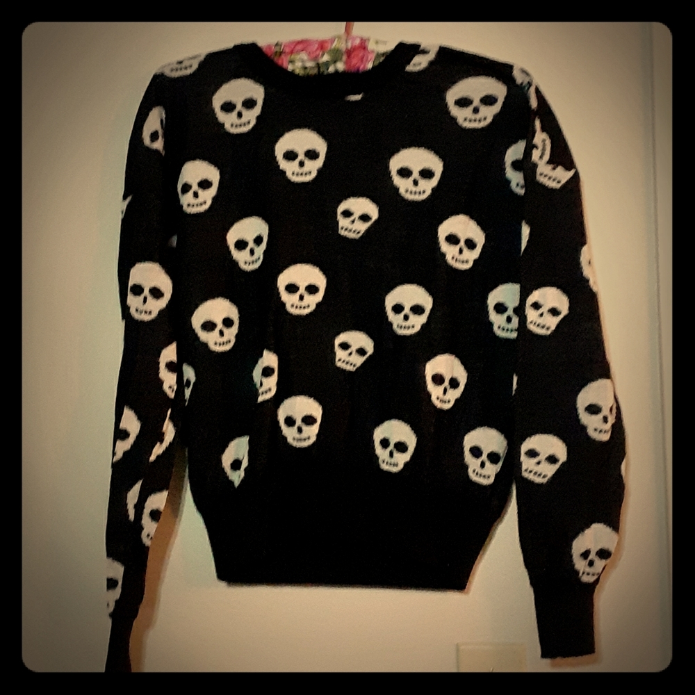 Skull sweater